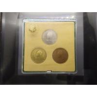 ราคา เหรียญราชินีสดุดี ชุด 3 เหรียญ เนื้ออัลปาก้า ทองเหลือง ทองแดง ที่ระลึกครบ 100 ปี กระทรวงเกษตรและสหกรณ์ พ.ศ.2535กล่องเดิม (42827901283)