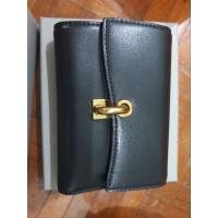 ราคา กระเป๋า สตางค์ใบสั้น สีดำ Charles&keith มือ2 (20336555679)