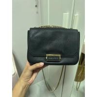 ราคา Charles & Keith กระเป๋าสะพายข้างผู้หญิง ของแท้ ✅ (16097608373)