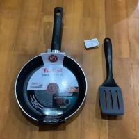 ราคา กระทะผิวเคลือบกันติดก้นแบน + ตะหลิว มือ1 Tefal รุ่น Super Cook Plus G1030414 (4242669354)