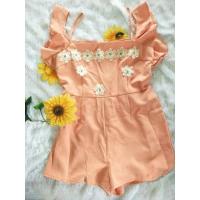 ราคา จั๊มสูทสั้นสีส้มเปิดไหล่ ปะด้วยส้มไม้ขาว (4653515604)