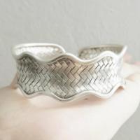 ราคา กำไลเงินแท้ แบบลายสาน เงินจากทางเหนือ (1479082326)