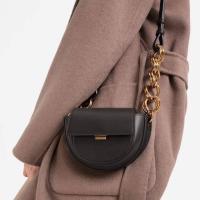 ราคา Charles & Keith แท้100% รุ่น Mini Saddle Pouch (4826781046)