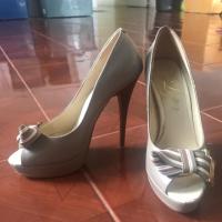 ราคา 200 บาท ไซส์37 สูง 4.5 นิ้ว สีครีม ยี่ห้อLYN (1588167439)