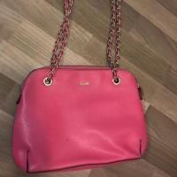 ราคา กระเป๋าสะพาย DKNY สีชมพู (1471242174)