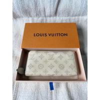 ราคา Louis Vuitton Monogram Perforated สีครีมของแท้มือสองจากญี่ปุ่น (42423325602)