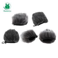 ราคา [Ehoyoxa] Furry Microphone Muff Microphone Accessories Microphone Fur Sleeve for Live Performance Broadcasting Home Recording Studio (41227891958)