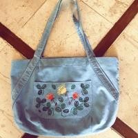 ราคา กระเป๋าผ้ายีนส์เนื้อดี นิ่มมาก งานปักมือ Handmadeญี่ปุ่น (1811271483)