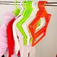 ราคา เด็กเสื้อผ้าไม้แขวนเสื้อชิ้นเดียวร้านขายเสื้อผ้าเด็กเสื้อผ้าพลาสติกกางเกงคลิปชุดเด็กทารกไม้แขวนเสื้อ (46254094290)