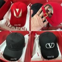 ราคา พร้อมส่ง ของแท้ New Valentino Garavani หมวกแก๊ป Cap ปรับได้ วาเลนติโน การาวานี แบรนด์เนม ผู้หญิง ผู้ชาย (43464521811)