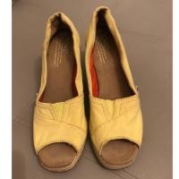 ราคา รองเท้า Toms แท้ ✔️มือสอง size 35-36 (2252509343)