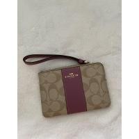 ราคา COACH CORNER ZIP คล้องมือ ของแท้ (8631059696)