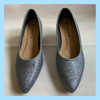 ราคา รองเท้าหัวแหลม ส้น2นิ้ว สีเทากากเพชร ไซส์33-48 (3579269808)