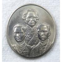 ราคา เหรียญเฉลิมพระเกียรติ สมเด็จย่า รัชกาลที่ 8 และ รัชกาลที่ 9 ปี2542 เนื้ออัลปาก้า บล็อกกษาปณ์ (28516279818)