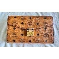 ราคา กระเป๋า MCM Patricia Continental Crossbody รับประกันของแท้ 100% ซื้อจากร้าน MCM Central Embassy (42353078119)