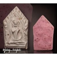 ราคา พระขุนเเผน รุ่นขรัวตาจู เนื้อกาฝากรัก วัดป่าเลไลยก์ พิมพ์ทรงพลใหญ่ ปี 2558 (24775753967)