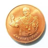 ราคา #0017 เหรียญ ร.9 ทรงยินดี องค์อัครศาสนูปถัมภก ที่ระลึกจัดสร้างพิพิธภัณฑ์พุทธมณฑล ปี 2549 เนื้อทองแดงรมดำ ขนาด 3 cm. (3262106787)