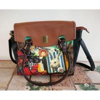 ราคา กระเป๋าคล้องไหล่ หรือคลอสบอดี้ มือสอง สภาพดี สวย ยี่ห้อ Art Fever (9812313634)