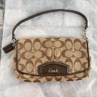 ราคา Coach แท้ ผ้าลาย C มือสองสภาพดีมาก สะพายไหล่ กระเป๋าถือ (27860819313)