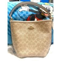 ราคา Coach bucket แท้ 100% รุ่นใหม่ล่าสุดใช้ไป1ครั้ง เหมือนใหม่ ซื้อจาก shop ราคาหลักหมื่น (26483197672)