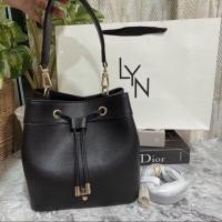 ราคา กระเป๋าสะพาย LYN สีดำ ของใหม่พร้อมกล่อง (28673911505)