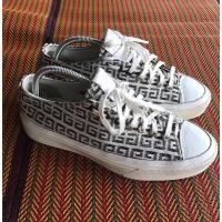 ราคา รองเท้าแบรนเนม ✿❈ GIVENCHY ✿❈ (จีวองชี่) ✿❈Luxury Brand Made In Italy✿❈Size 42 eur/ 27.0 cm ของเเท้ 100% มือ2 สภาพสวยพร้ (24358333658)