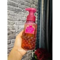 ราคา Bath & Body Works Strawberry Pound Cake Deep Cleansing Hand Soap 259ml. แท้ (29758633461)
