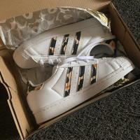 ราคา รองเท้าอาดิดาส Marimekko Superstar Adidasxmarimekko UK4 ของแท้ ใมห่ พร้อมส่ง (27574205463)