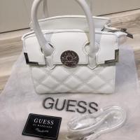 ราคา กระเป๋าถือ Guess สีขาว พร้อมสายสะพาย เรียบหรู ดูดี (2294083311)