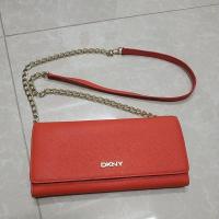 ราคา กระเป๋าสตางค์ DKNY มือสอง สีส้มแดง (4355354690)