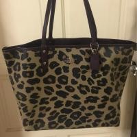 ราคา Coach Tote กลับด้าน ลายเสือ สีเปลือกมังคุด มือ2 แท้ (2581132239)