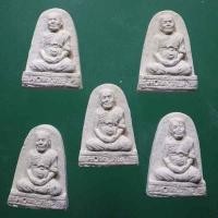 ราคา ยก 100 องค์...พระผงพิมพ์เตารีด หลวงพ่อหยอด วัดแก้วเจริญ จ.สมุทรสงคราม ปี2540 (11547806544)