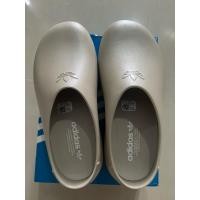 ราคา adidas adiform stand mule beige UK8 ส่งต่อรองเท้า อาดิดาสมือ 2 มือสอง (44467941001)