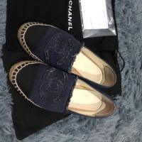 ราคา รองเท้า Chanel espadrilles (ของแท้ 100%) size 38 ใหม่มาก มีถุงผ้า และ สำเนาใบเสร็จ ไม่มีกล่องค่ะ (5642842624)