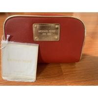 ราคา ❣️กระเป๋าใส่เครื่องสำอางค์ Michael Kors Red Cosmetic Bag❣️#แท้100เปอร์เซ็นต์% (4678163759)