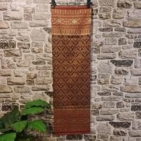 ราคา ผ้าฝ้าย (ผ้าไทย ผ้าซิ่น ผ้าถุง) ผ้าทอทั้งผืน ลายยกดอกเจ้าคุณพระ สีแดง (52704000345)