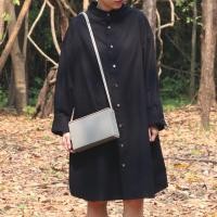 ราคา Pinsel on the Shelf : กระเป๋าสะพายทรงกล่อง box shoulder bag (m) : grey (26568831858)