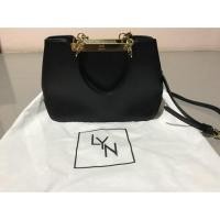 ราคา กระเป๋า LYN แท้ มือ 2 (739793678)