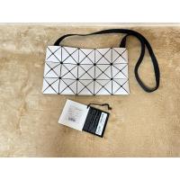 ราคา กระเป๋า ยี่ห้อ BaoBao ของแท้ Crossbody 3x5 สีขาว มือสอง สภาพดี (25020827151)