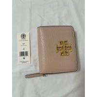 ราคา กระเป๋าสตางค์ TORY BURCH ของแท้ 100% (ของ Outlet) รุ่น BRITTEN BI FOLD WALLET (27233479249)