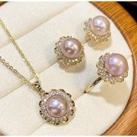 ราคา ชุดไข่มุกสามชิ้นใหม่ | ขนาด 8-9 มม. ประกายบนพื้นหลังเรียบ • สร้อยคอมีแหวนและต่างหูสตั๊ดให้ความหรูหรา (55604286200)