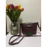 ราคา Longchamp Crossbody สีไวน์แดง(Wine Red)มือสอง (53101732727)