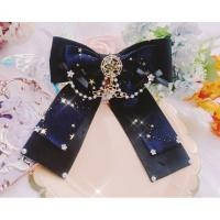 ราคา พร้อมส่ง กิ๊ฟโบว์กำมะหยี่สีน้ำเงินดำ2ชั้น แต่งจี้รูปดาวห้อยจี้หัวใจปีกและโซ่มุก (27163819770)