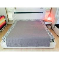 ราคา ผ้าปูรองนอน/รองกันเปื้อน/รองโซฟา ขนาด 5ฟุต สีเทาปักลายตารางวินเทจ ยี่ห้อ The-borde มือสองสภาพดี สินค้าญี่ปุ่น-เกาหลีแท้ (20474713439)