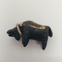 ราคา ควายธนู วัวดำ ปั้นจากดินอาถรรพ์ 7 ป่าช้า มัดกับตะกรุดกันภัย ขนาด 3 ซม. สรรพคุณ กันภัย กันคุณไสย์ ลมเพลมพัด (55453768361)