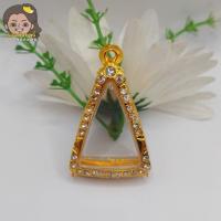 ราคา กรอบพระนางพญา กรอบพระชุบทองล้อมเพชร | กว้าง2.5 x สูง3.5 ซม.(ขนาดวัดจากจอกระจก) (23760621485)