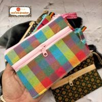 ราคา กระเป๋าถือใบเล็กงานผ้าขาวม้า ผ้าฝ้ายลายไทย งาน 2 ซิป/มีสายคล้อง/ขนาด1 ใบ จัดส่งโดยการสุ่ม คละสี/คละลาย (14972013955)