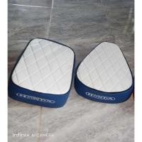 ราคา เบาะนั่ง HONDA C70 C50 สีขาวสีฟ้าพร้อมเพชร MOTIF ขายปลีก (41727167773)