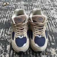 ราคา Preloved new balance 2002R หนังกลับ size: 39.5 (24.5 cm) (57453793623)