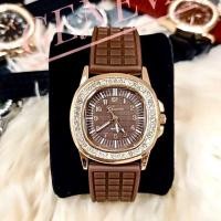 ราคา นาฬิกาข้อมือผู้หญิง GENEVA. (เจนีวา) เเบรนด์เเท้ กานเเก้ว สายนิ่มใส่สบาย มีหลายสี เเถมฟรีถุงฝ้าสีดำพร้อมตั้งเวลาให้ (8014704635)